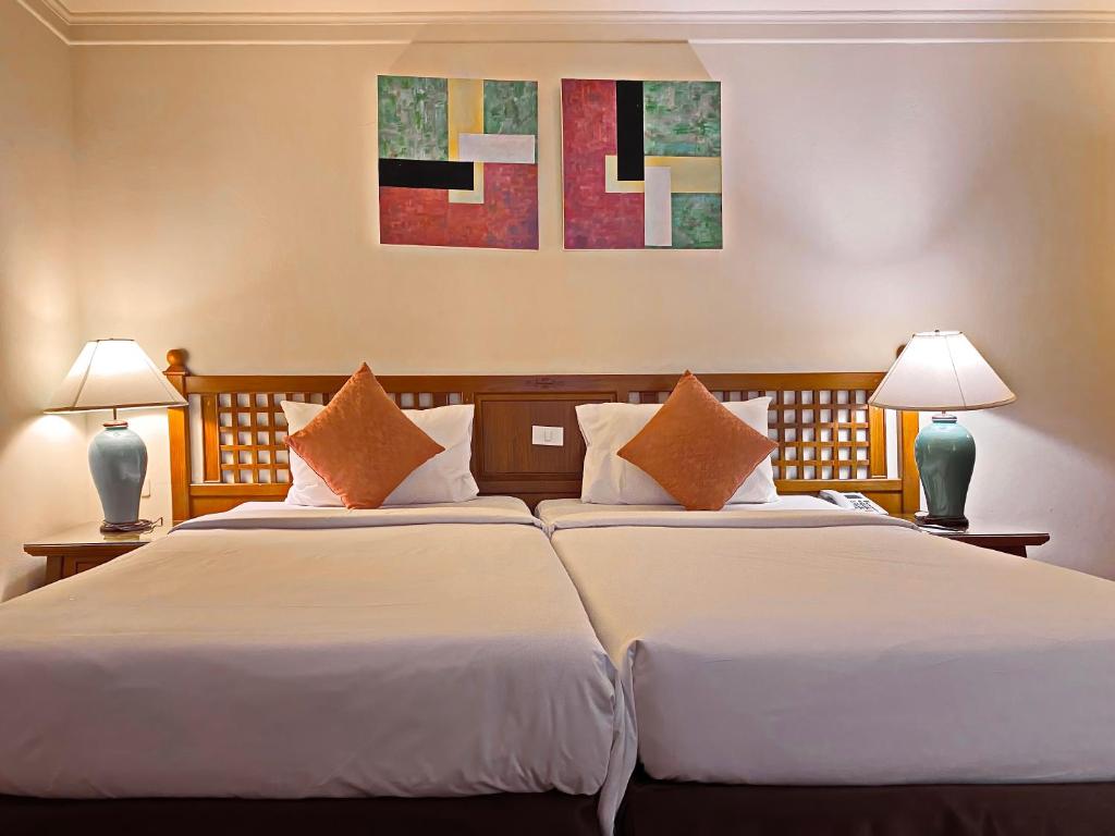 Двухместный (Двухместный номер Делюкс с 2 отдельными кроватями) отеля Silom Serene A, Бангкок