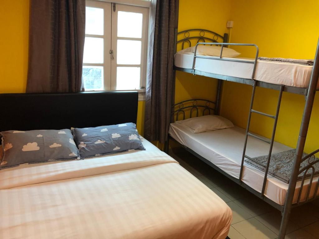 Четырехместный (Четырехместный номер с собственной ванной комнатой) хостела Snooze Inn @Dickson Road, Сингапур (город)