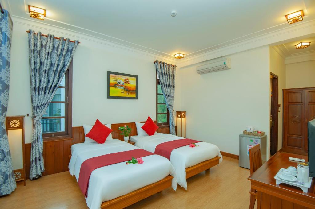 Двухместный (Двухместный номер с 2 отдельными кроватями и видом на бассейн) виллы Tropical Garden Homestay Villa, Хойан