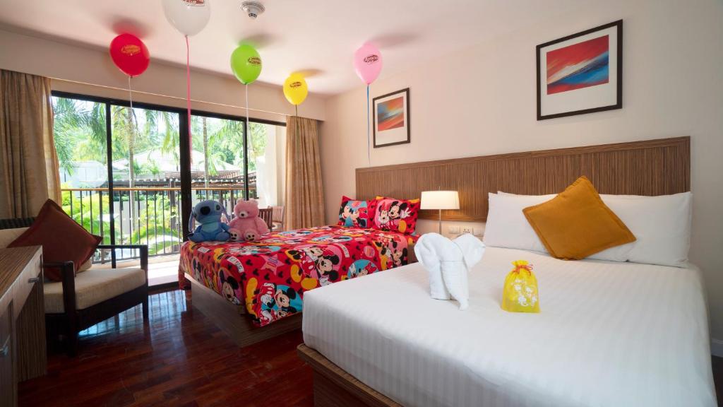 Двухместный (Семейный двухместный номер с 2 отдельными кроватями.) отеля Novotel Phuket Surin Beach Resort, Пхукет