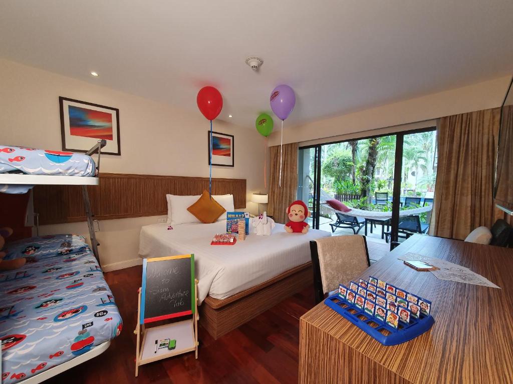 Двухместный (Семейный полулюкс) отеля Novotel Phuket Surin Beach Resort, Пхукет