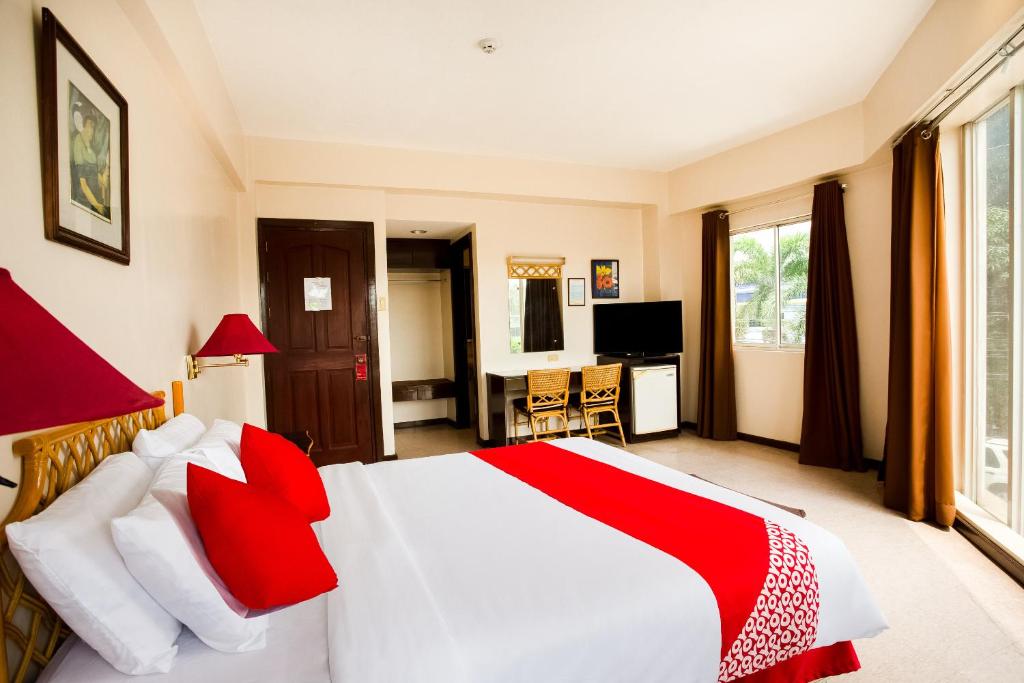 Двухместный (Улучшенный двухместный номер с 1 кроватью) отеля OYO 414 Humberto's Hotel, Давао
