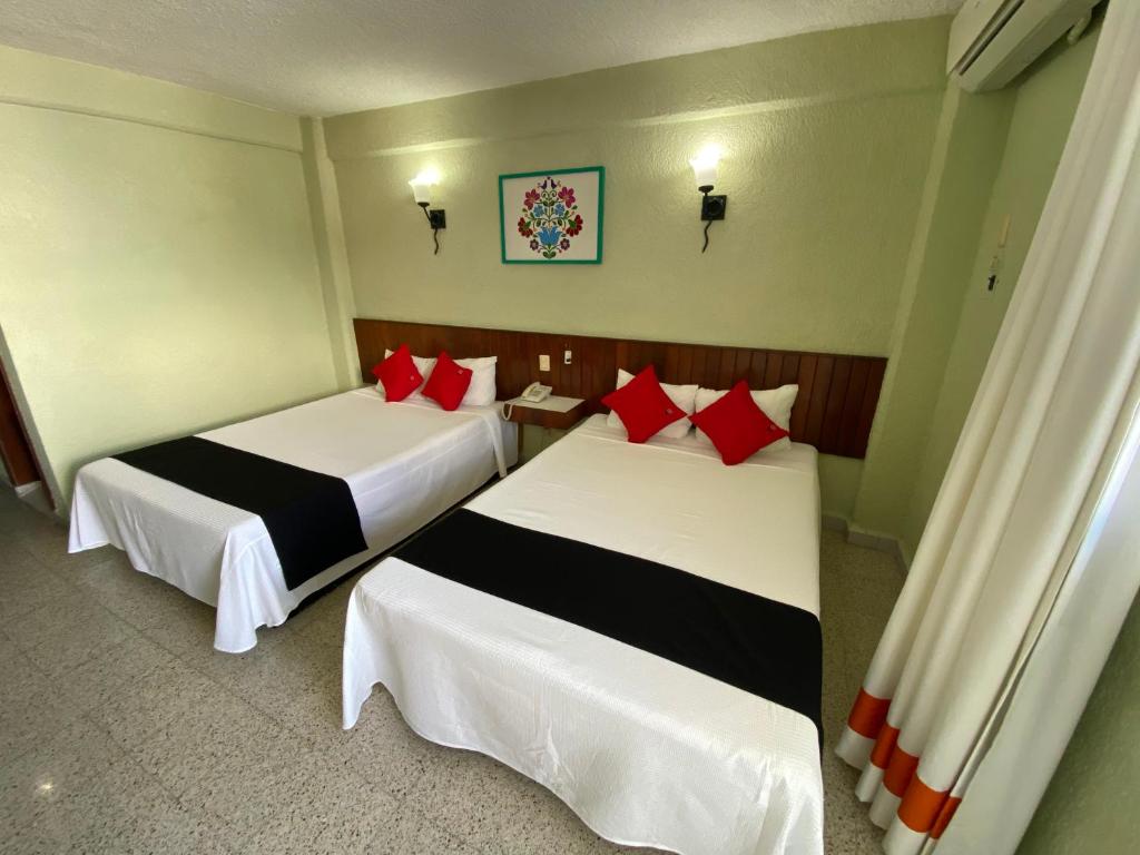 Двухместный (Стандартный двухместный номер с 2 двуспальными кроватями) отеля Hotel El Batab, Канкун