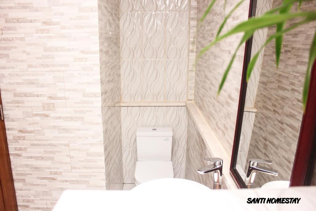 Двухместный (Номер Делюкс с кроватью размера «queen-size»), Santi HomeStay