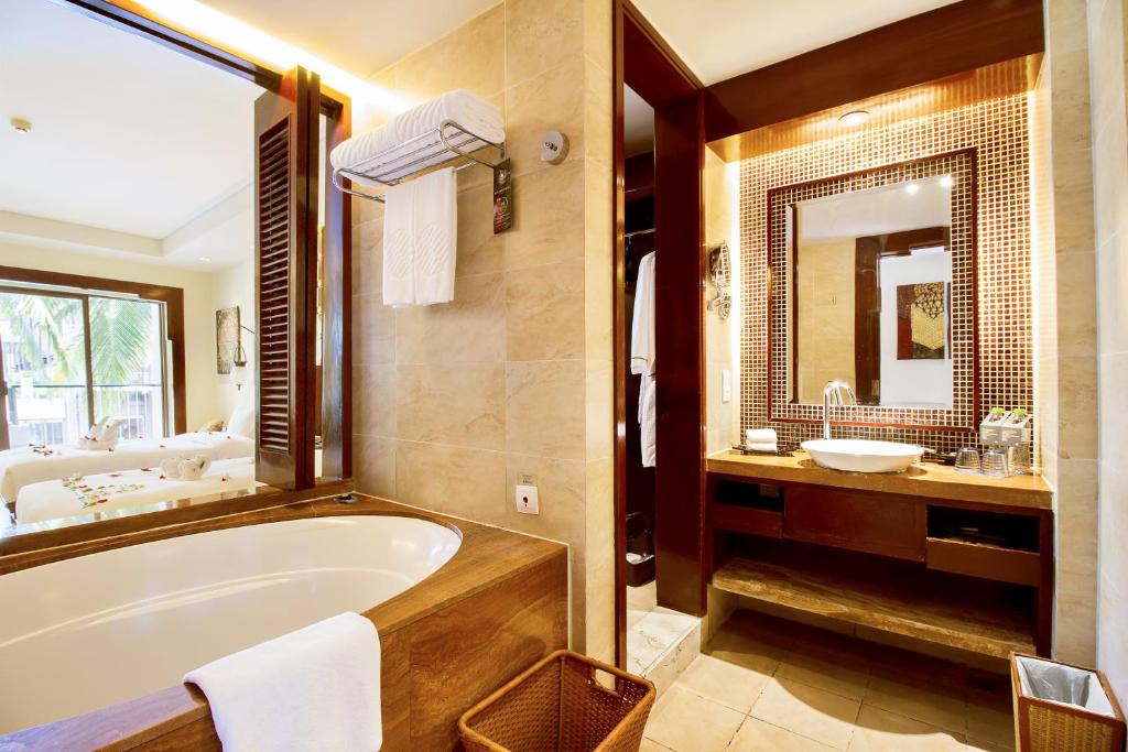 Двухместный (Двухместный номер Делюкс с 2 отдельными кроватями, вид на бассейн) отеля Pullman Sanya Yalong Bay Villas & Resort, Санья