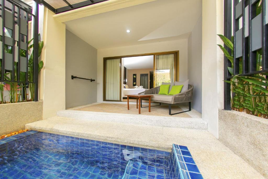 Двухместный (Двухместный номер Делюкс с 1 кроватью или 2 отдельными кроватями и гидромассажной ванной) курортного отеля Deevana Patong Resort & Spa, Пхукет
