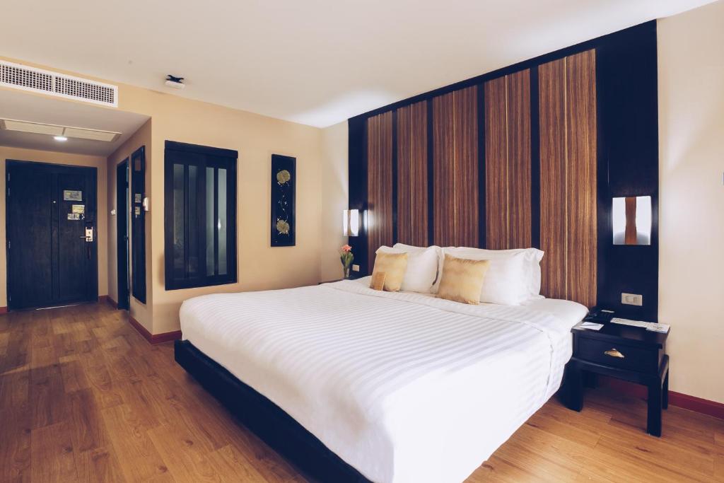 Двухместный (Двухместный номер Делюкс с 1 кроватью или 2 отдельными кроватями) курортного отеля Deevana Patong Resort & Spa, Пхукет