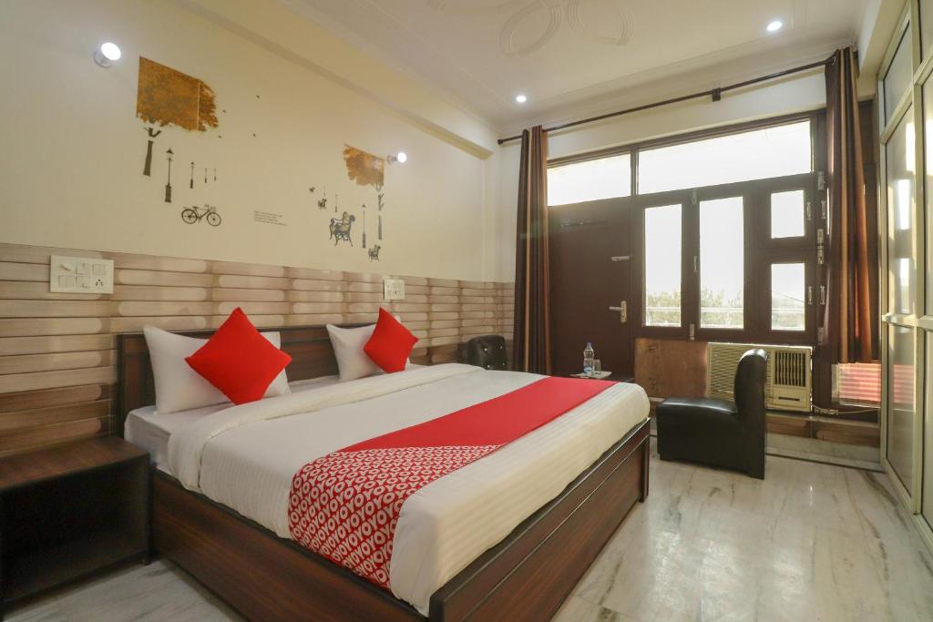 Трехместный (Классический трехместный номер), OYO 64662 Hotel Baba Residency