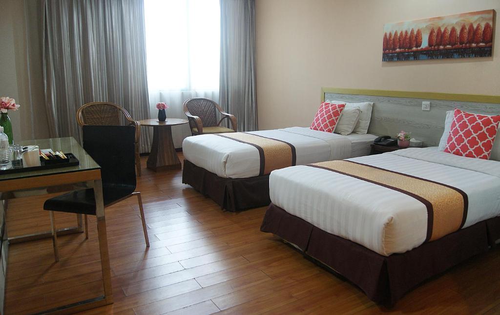 Двухместный (Улучшенный двухместный номер с 2 отдельными кроватями) отеля TD Plaza Hotel, Кота-Кинабалу