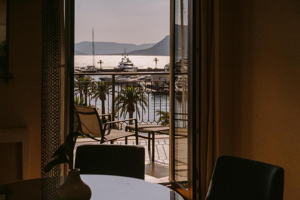 Сьюит (Люкс Venezia с 1 спальней и видом на море), Regent Porto Montenegro