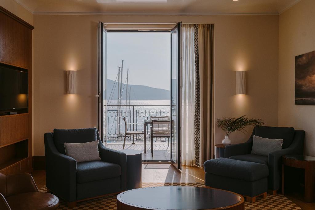 Сьюит (Люкс «Венеция» с 2 спальнями и видом на море), Regent Porto Montenegro