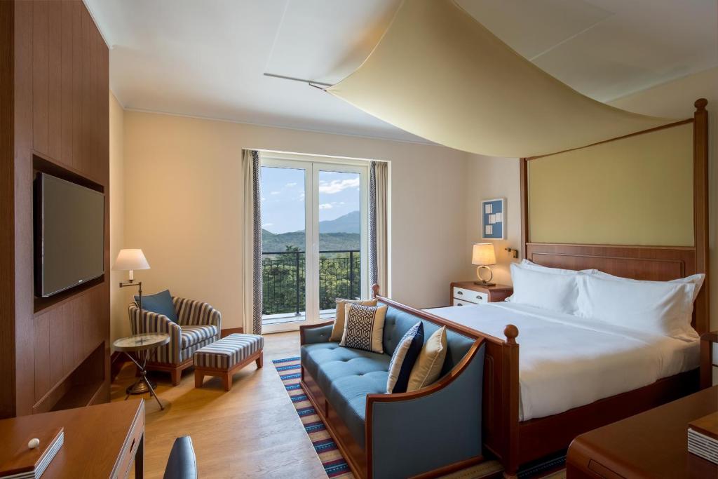 Двухместный (Номер Делюкс «Венеция» с 1 кроватью размера «king-size») отеля Regent Porto Montenegro, Тиват