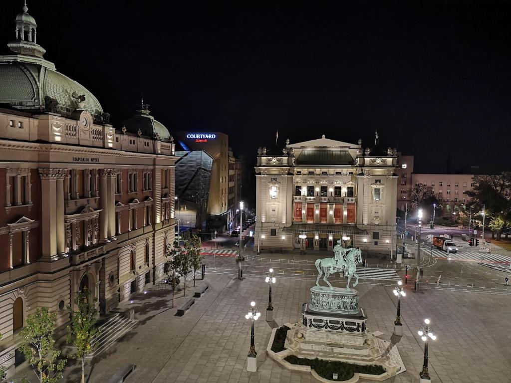 Сьюит (Представительский двухместный номер с 1 кроватью) отеля Five Points Square - City Center, Белград