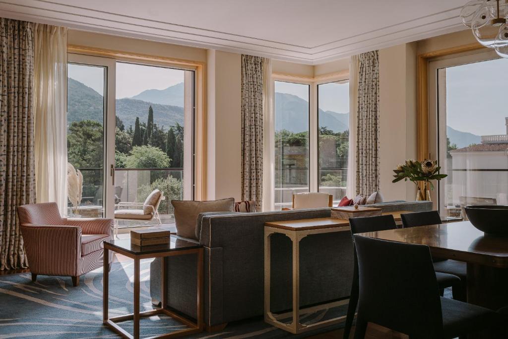 Сьюит (Люкс «Аква» с 1 спальней) отеля Regent Porto Montenegro, Тиват