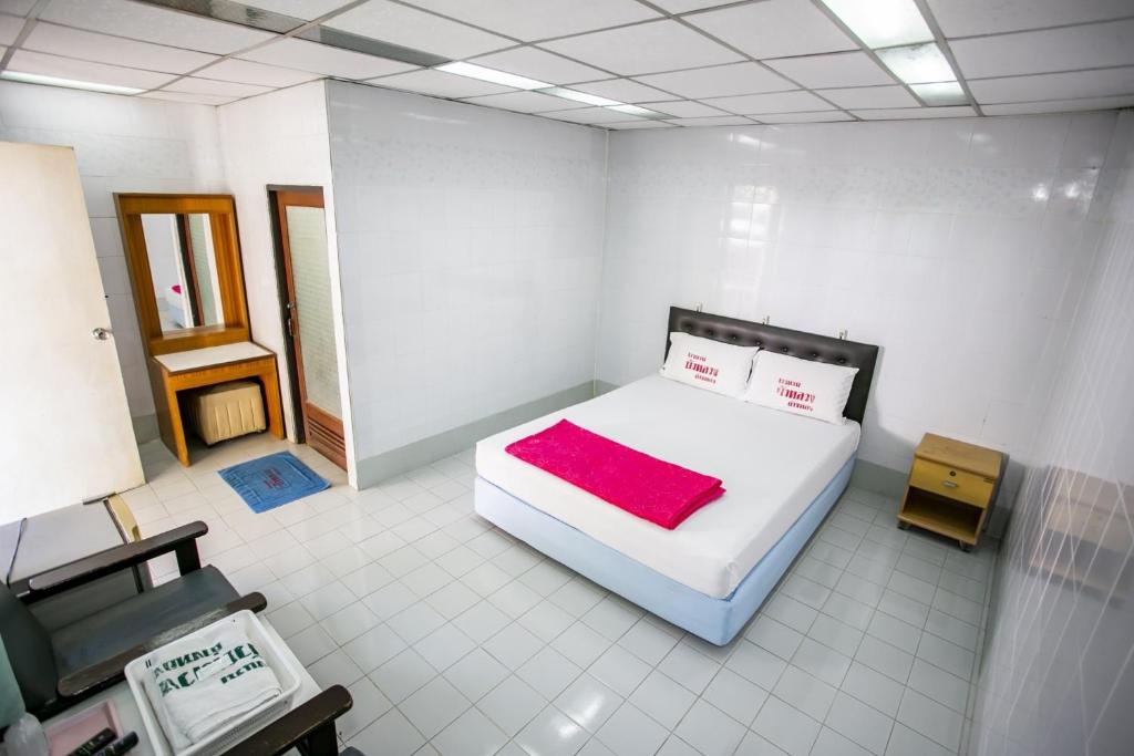 Двухместный (Улучшенный двухместный номер с 1 кроватью) отеля Bualuang, Ангтхонг