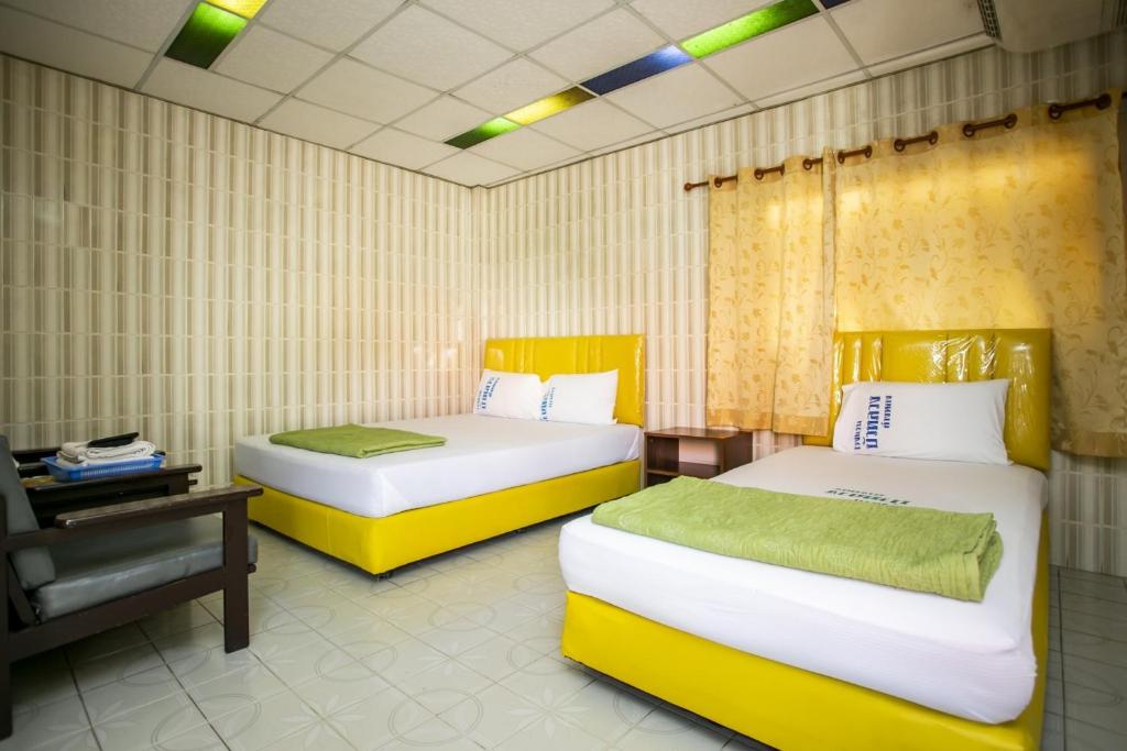 Двухместный (Улучшенный двухместный номер с 2 отдельными кроватями) отеля Bualuang, Ангтхонг