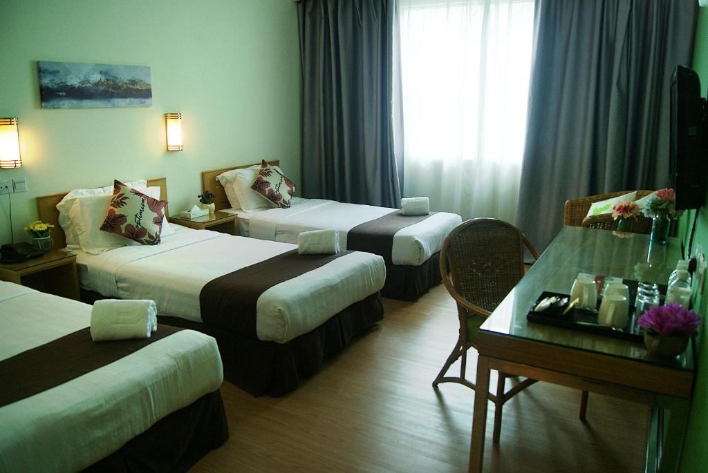 Трехместный (Трехместный номер Делюкс) отеля Tang Dynasty Park Hotel, Кота-Кинабалу