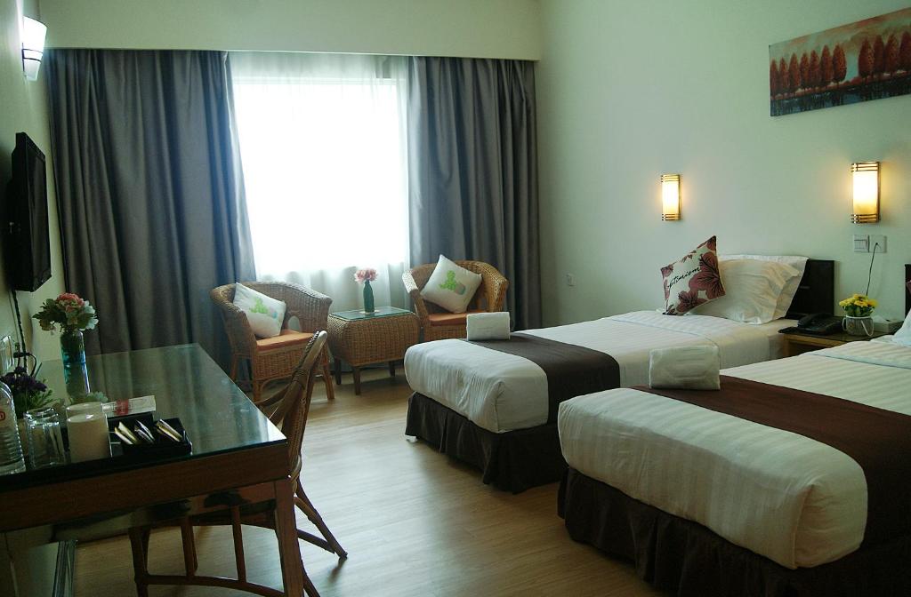 Двухместный (Улучшенный двухместный номер с 2 отдельными кроватями) отеля Tang Dynasty Park Hotel, Кота-Кинабалу
