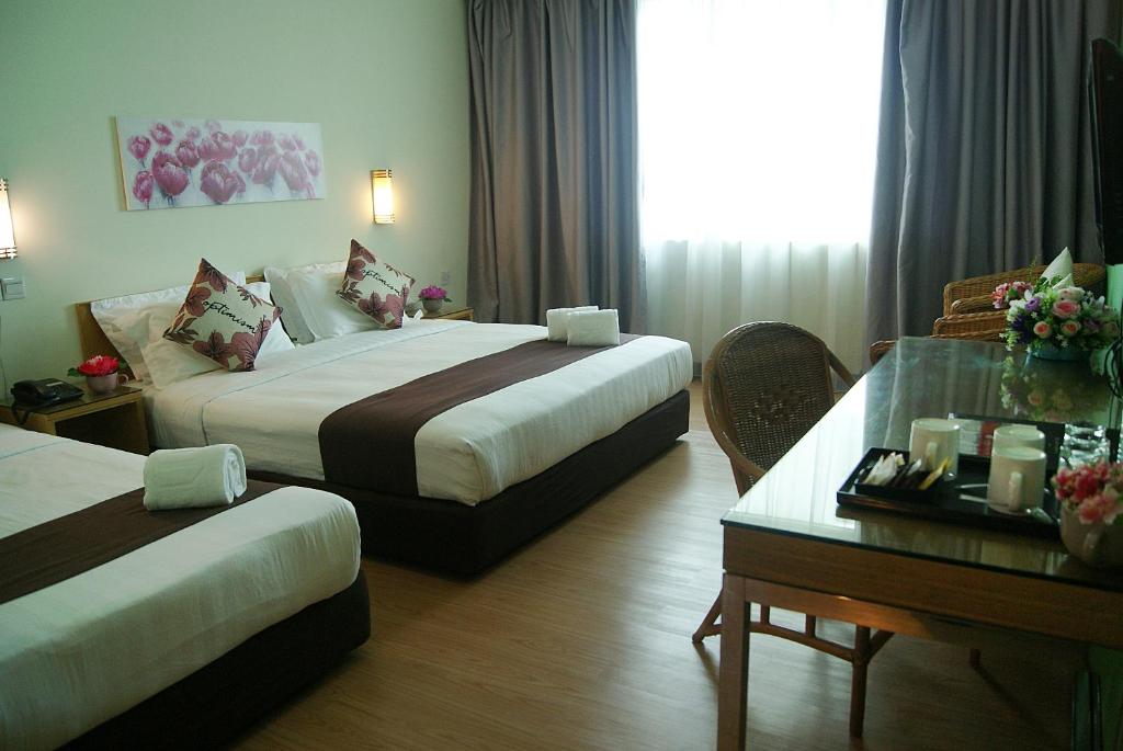 Семейный (Улучшенный семейный номер) отеля Tang Dynasty Park Hotel, Кота-Кинабалу