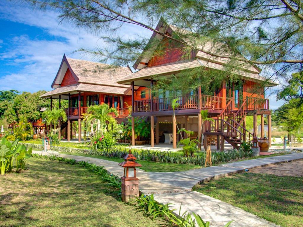 Вилла (Вилла «Сукхотай Сюит») курортного отеля ThaiLife Homestay Resort & Spa, Кхаулак