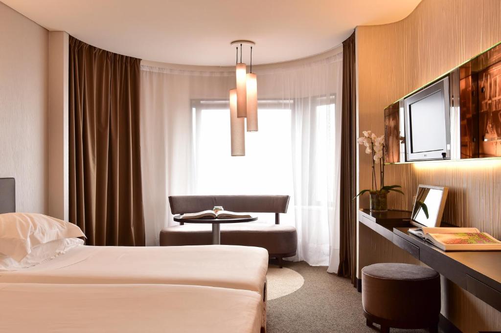 Двухместный (Двухместный номер Делюкс с 2 отдельными кроватями) отеля Porto Palacio Congress Hotel & Spa, Порту