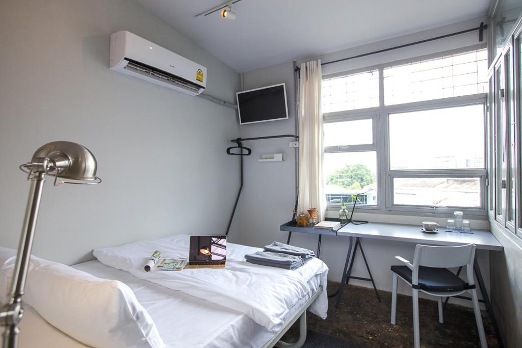 Двухместный (Двухместный номер с 1 кроватью и собственной ванной комнатой) хостела 2W Bangkok, Бангкок