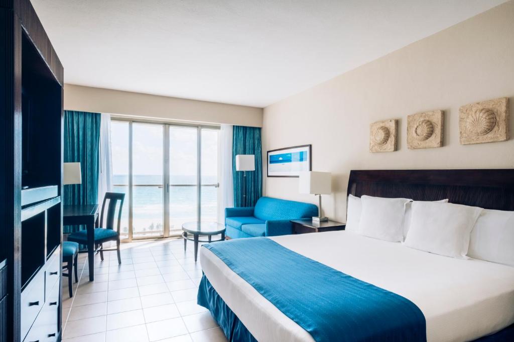 Двухместный (Стандартный номер с видом на океан (для 2 взрослых)) курортного отеля Iberostar Cancun, Канкун