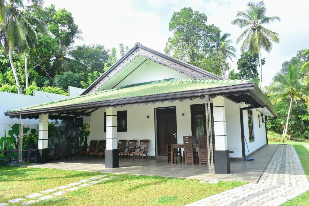 Гостевой дом Nethanga Villa, Хиккадува