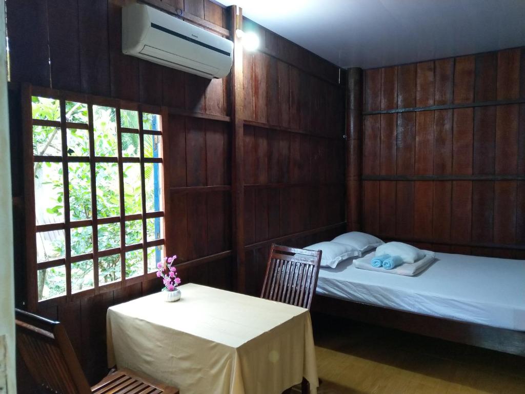 Двухместный (Двухместный номер Делюкс с 1 кроватью) семейного отеля Nam Binh Homestay, Бенче