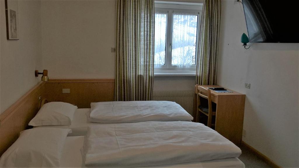 Двухместный (Бюджетный двухместный номер с 1 кроватью или 2 отдельными кроватями) отеля Hotel Rodes, Ортизеи