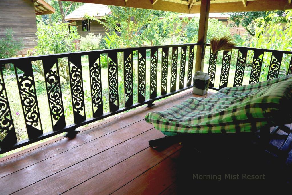 Номер (Семейное бунгало с видом на сад и вентилятором), Курортный отель Khao Sok Morning Mist Resort