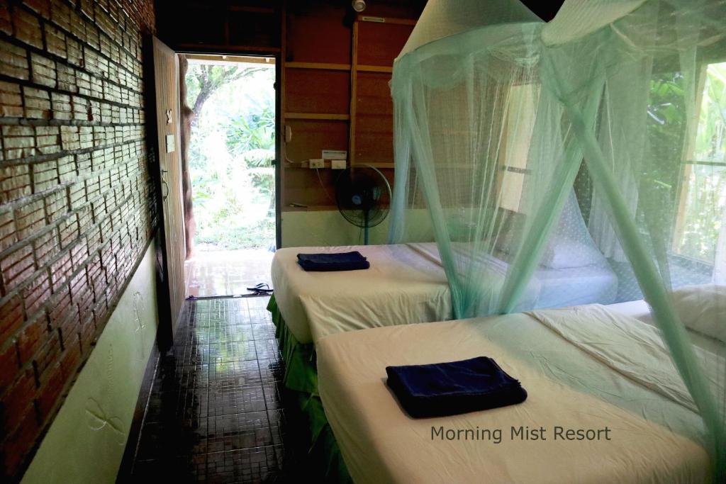 Двухместный (Бюджетный двухместный номер с 2 отдельными кроватями) курортного отеля Khao Sok Morning Mist Resort, Сураттхани