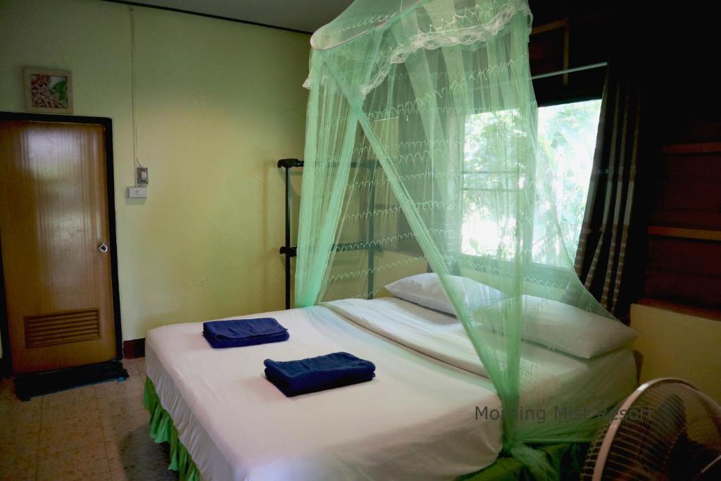 Двухместный (Бюджетный двухместный номер с 1 кроватью) курортного отеля Khao Sok Morning Mist Resort, Сураттхани