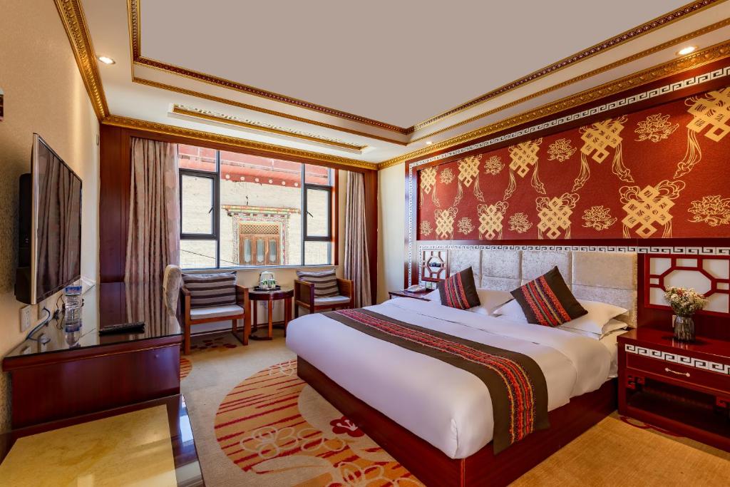 Двухместный (Двухместный номер Делюкс с 1 кроватью) хостела Hui Fu Hua Hostel, Шангри-Ла (Тибет)