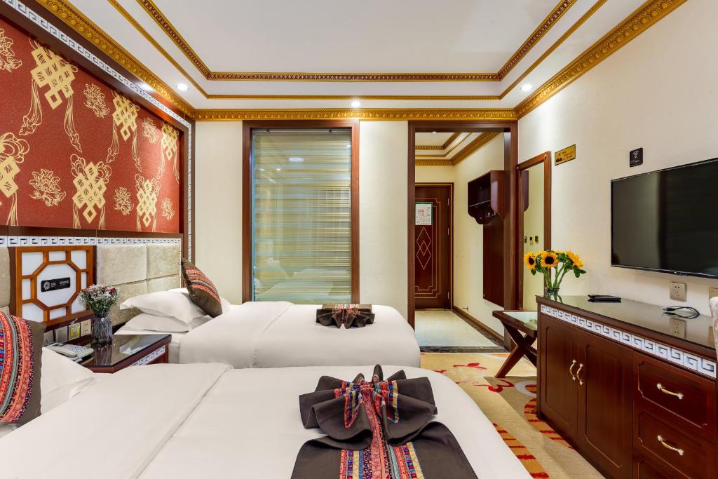 Двухместный (Двухместный номер Делюкс с 2 отдельными кроватями) хостела Hui Fu Hua Hostel, Шангри-Ла (Тибет)