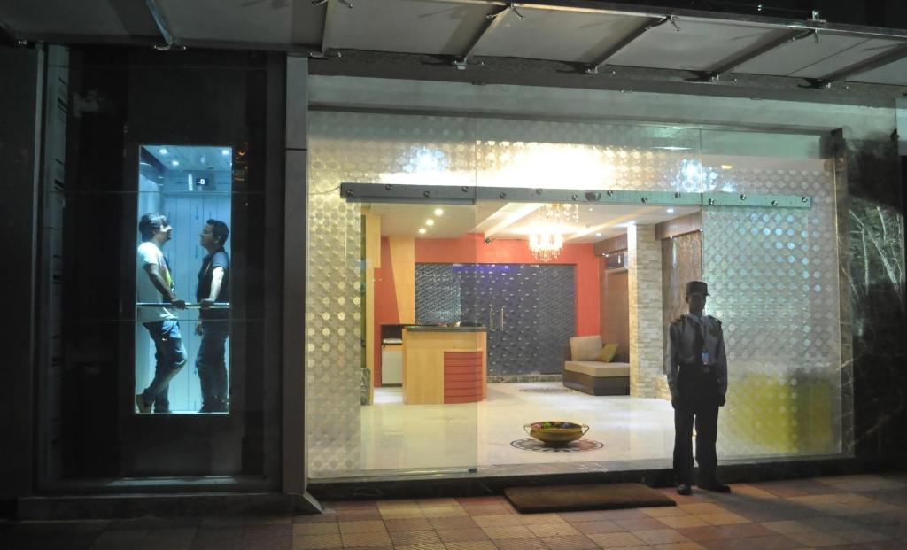 Отель Hotel Eastern Plaza, Калькутта