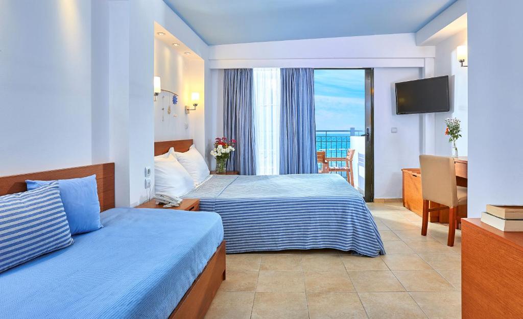 Двухместный (Двухместный номер с 1 кроватью и видом на бассейн или море (для 2 взрослых и 1 ребенка)) курортного отеля Arminda Hotel & Spa, Херсониссос