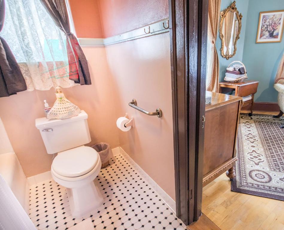 Двухместный (Номер Делюкс с кроватью размера «king-size»), The Edgewater Hotel