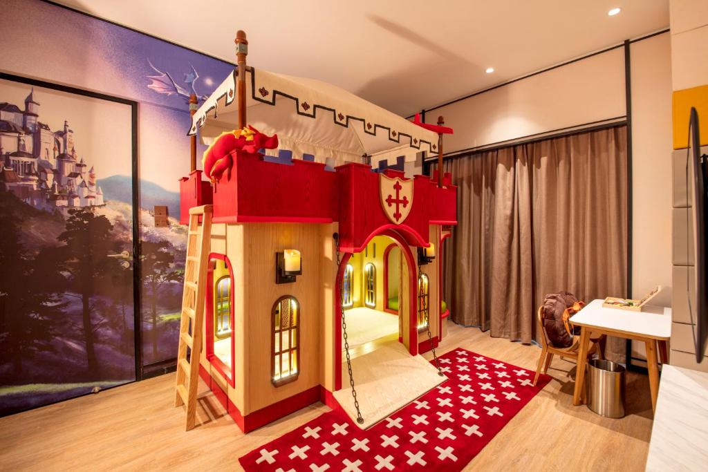 Семейный (Themed Family Suite - 3 Bedrooms), Shangri-La Hotel, Harbin