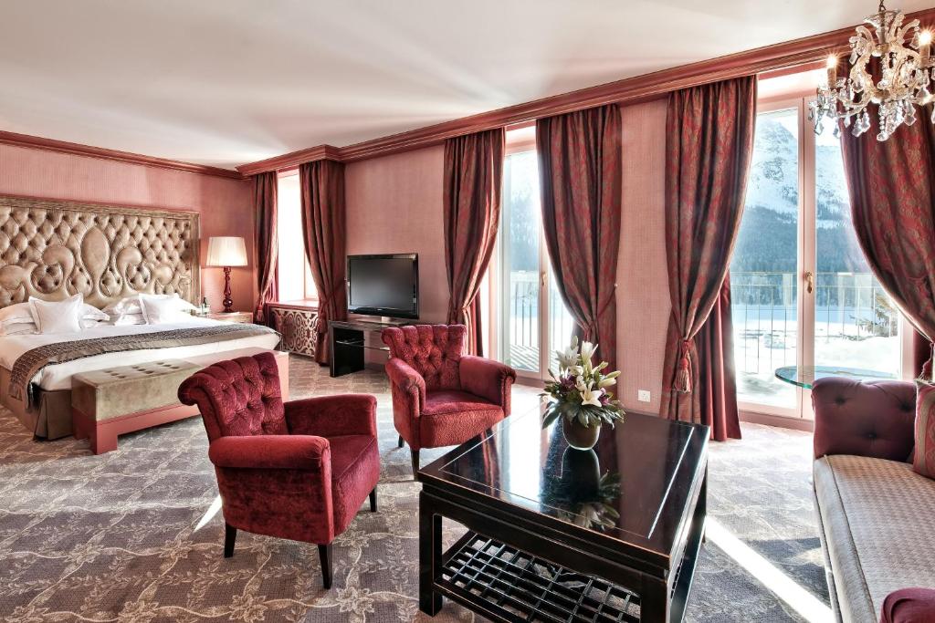 Сьюит (Полулюкс «Гранд» с видом на озеро) отеля Carlton Hotel St. Moritz, Санкт-Мориц