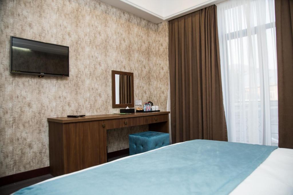 Двухместный (Двухместный номер с 2 отдельными кроватями и ванной комнатой) отеля Macara Sheki City Hotel, Шеки
