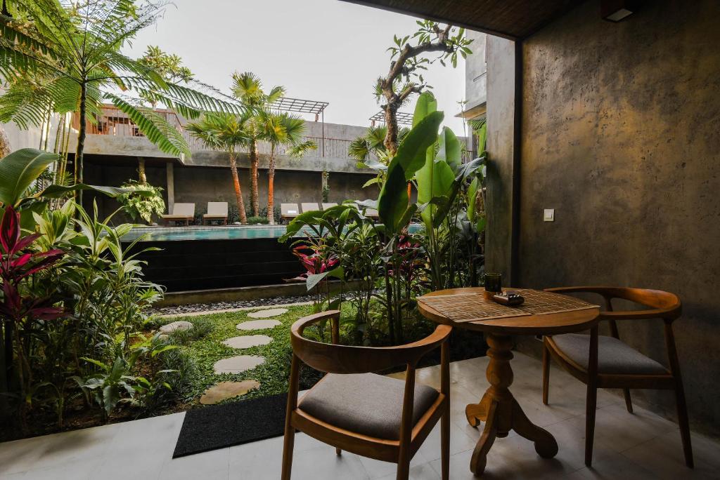 Сьюит (Люкс с видом на бассейн), Purana Suite Ubud