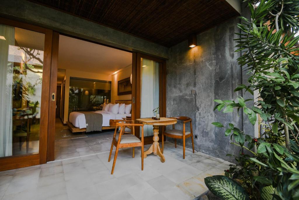 Сьюит (Люкс с видом на бассейн), Purana Suite Ubud