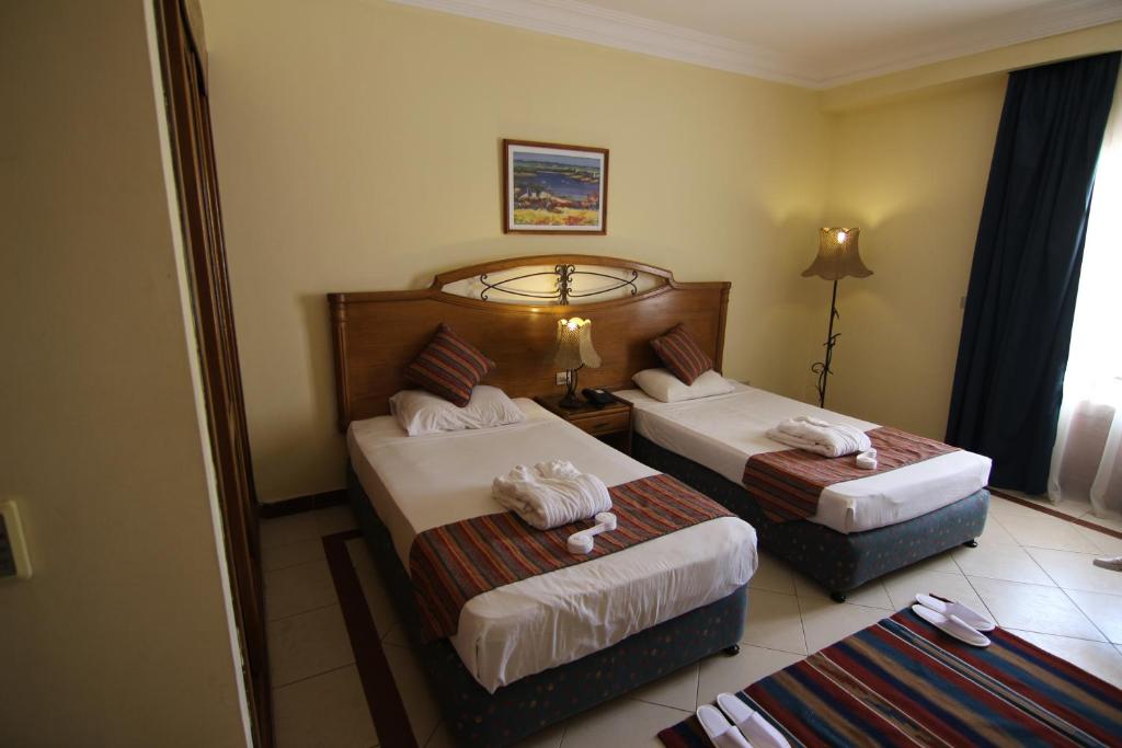 Трехместный (Стандартный трехместный номер) курортного отеля Coral Hills Resort Sharm El-Sheikh, Шарм-эль-Шейх