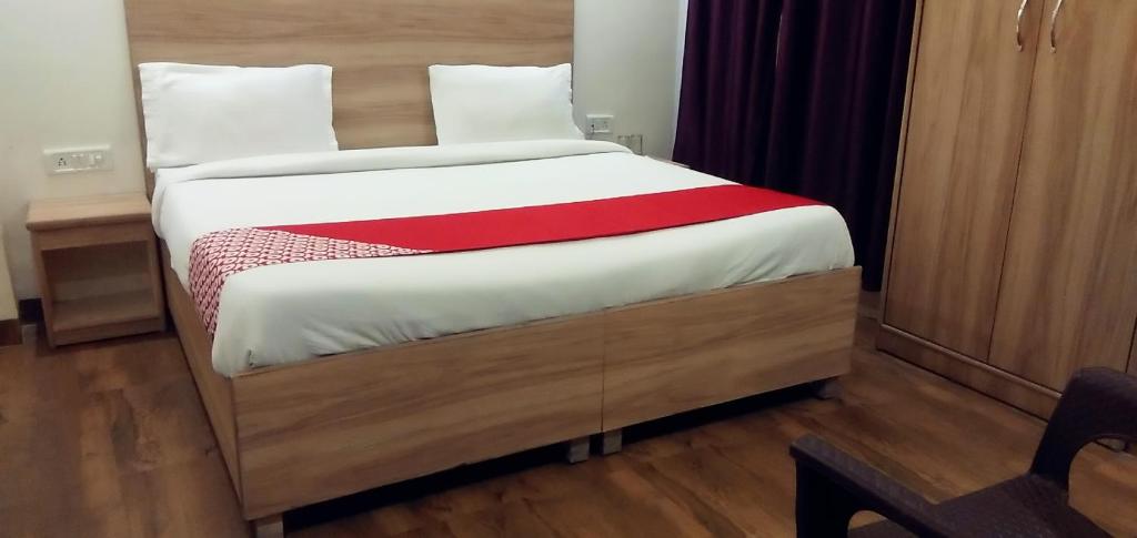 Двухместный (Номер Делюкс), Hotel Aerocity Golden At Delhi Airport