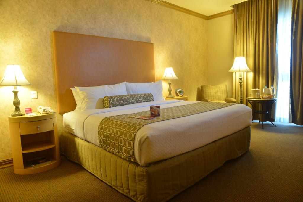 Двухместный (Представительский номер с кроватью размера «king-size» - Для некурящих) отеля Crowne Plaza Torreon, Торреон