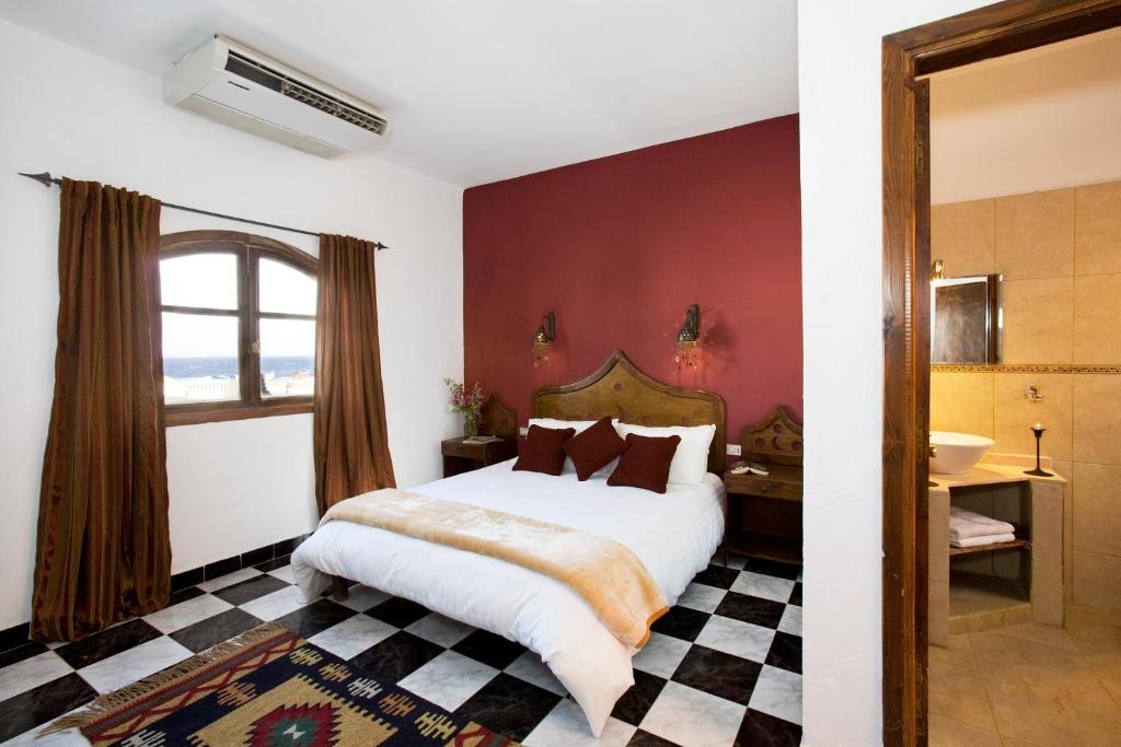 Двухместный (Улучшенный двухместный номер с 1 кроватью) курортного отеля Blue Beach Club, Дахаб