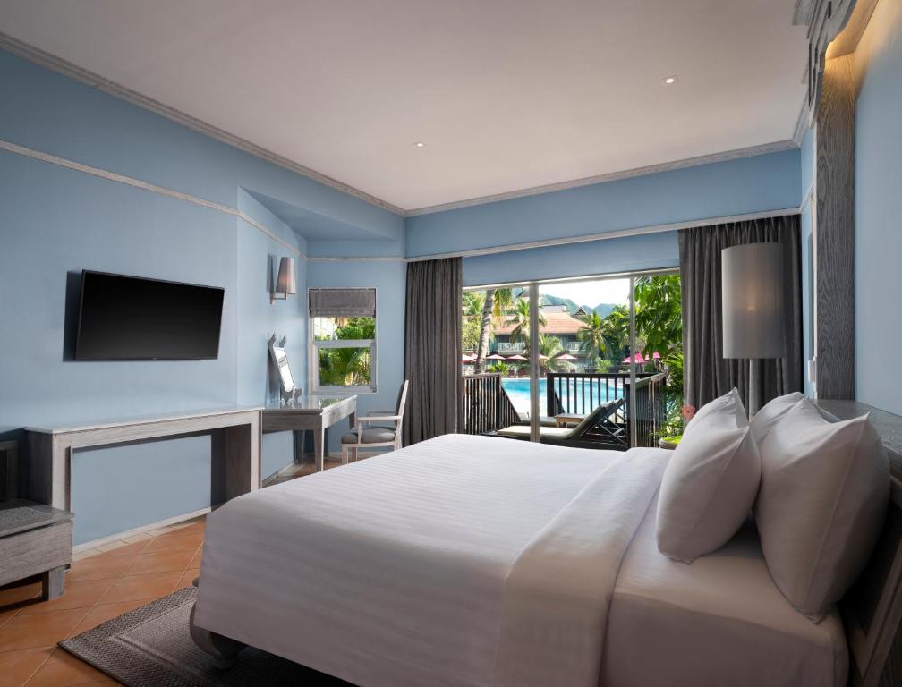Двухместный (Двухместный номер Делюкс с видом на бассейн оборудован для гостей с ограниченными физическими возможностями) курортного отеля Aonang Villa Resort, Краби