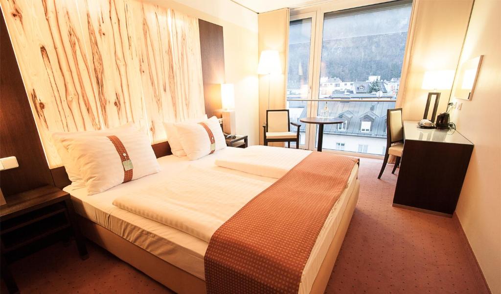 Двухместный (Номер с кроватью размера «king-size» и видом на горы), Holiday Inn - Salzburg City