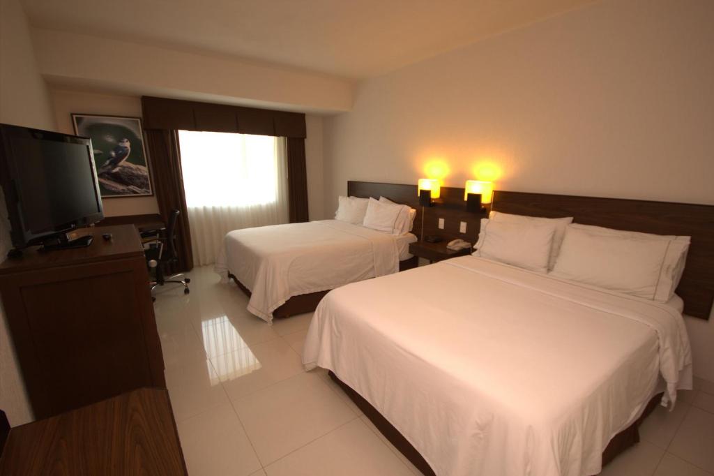 Двухместный (Двухместный номер с 2 двуспальными кроватями - Для некурящих) отеля Holiday Inn Express Tuxtla Gutierrez La Marimba, Тустла-Гутьеррес